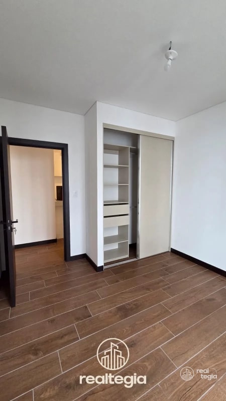 APARTAMENTO EN LIRIOS IV DE CAYALÁ ZONA 16 - 4