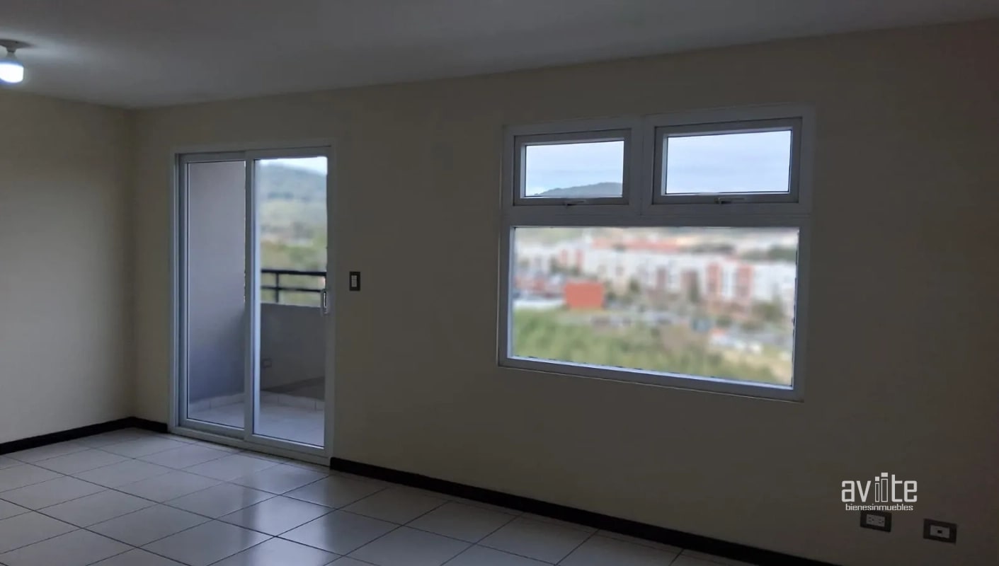 CONDADO NARANJO:   Apartamento en nivel medio en venta Q1,400,000.00 más impuestos - 4
