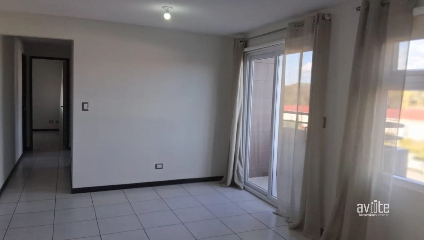 CONDADO NARANJO:   Apartamento en nivel medio en venta Q1,400,000.00 más impuestos - 6