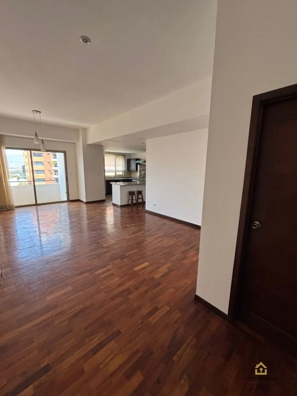 Apartamento en Torre Quatro, Zona 14 | 3 Hab + Balcón | $1,300 - 1