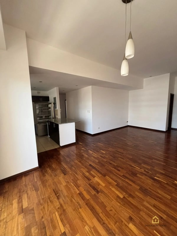 Apartamento en Torre Quatro, Zona 14 | 3 Hab + Balcón | $1,300 - 12