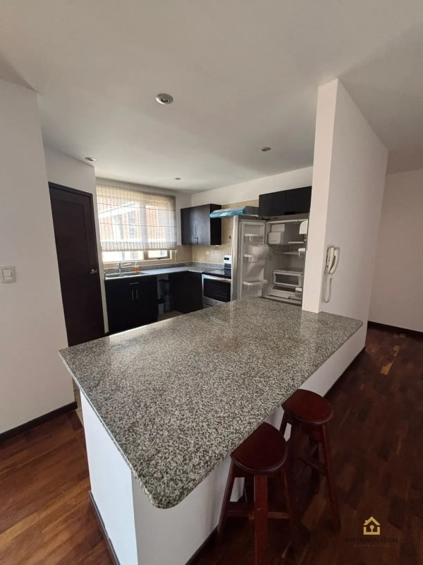 Apartamento en Torre Quatro, Zona 14 | 3 Hab + Balcón | $1,300 - 7