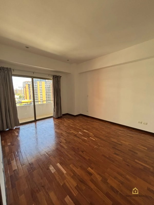 Apartamento en Torre Quatro, Zona 14 | 3 Hab + Balcón | $1,300 - 6
