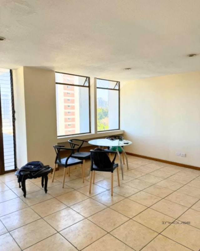 APARTAMENTO EN RENTA EN ZONA 10 CON BALCÓN - 1