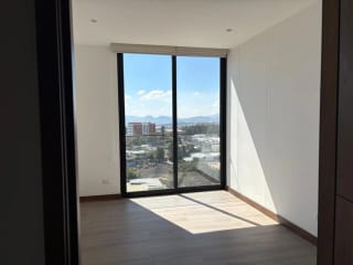Apartamento en Alquiler | Edificio Artis | Zona 13 | Nivel alto · 2 parqueos individuales — Apartamento en Alquiler en Artis, Zona 13, Guatemala, Ciudad — miniatura 4 de 10