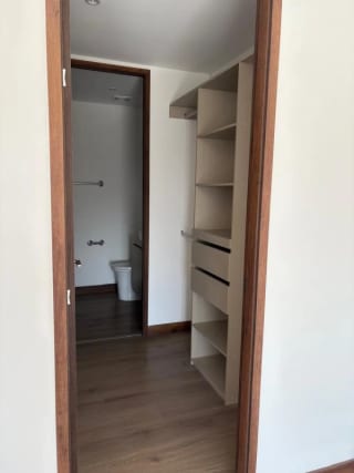Apartamento en Alquiler | Edificio Artis | Zona 13 | Nivel alto · 2 parqueos individuales — Apartamento en Alquiler en Artis, Zona 13, Guatemala, Ciudad — miniatura 3 de 10