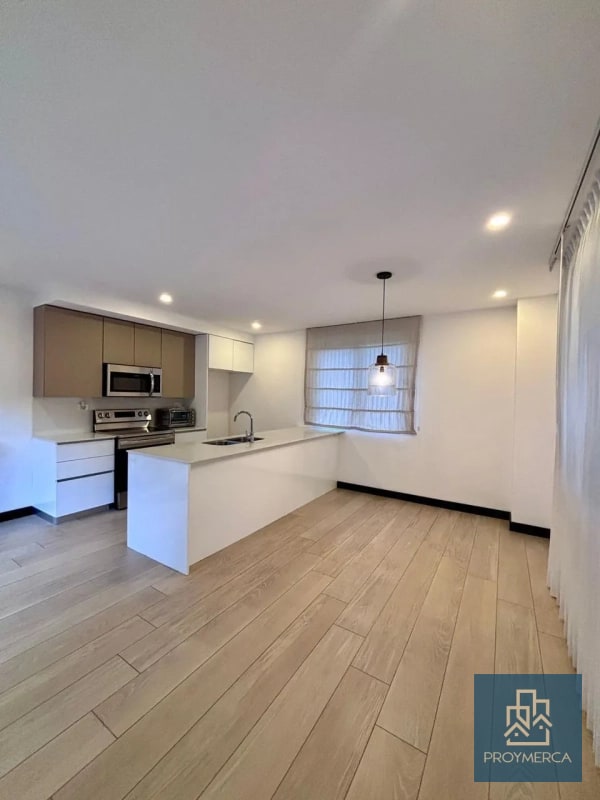 Apartamento con jardín en alquiler, Iridia Elgin, zona 13 - 14