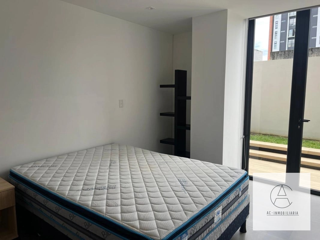 Apartamento amueblado en renta con jardín privado - 5