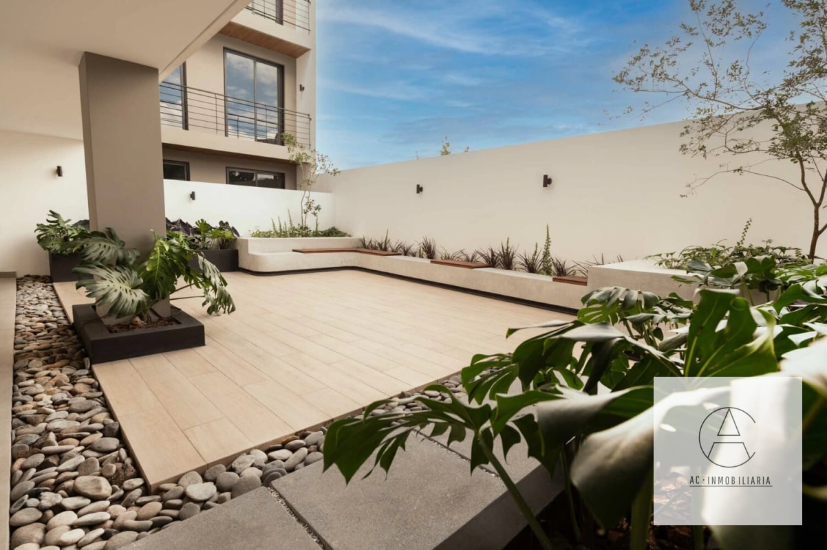 Apartamento amueblado en renta con jardín privado - 3