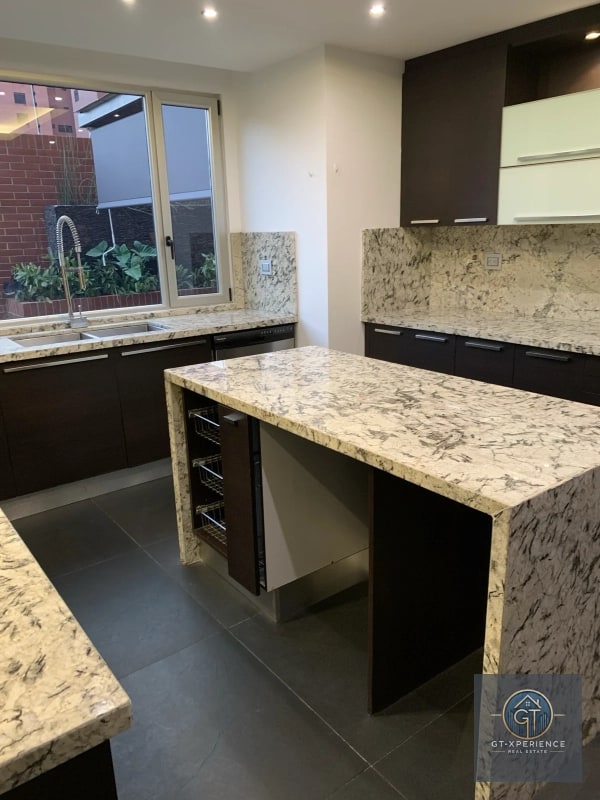 Lindo y amplio apartamento en zona 10 - 17