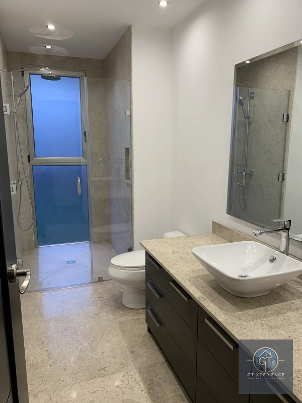 Lindo y amplio apartamento en zona 10 - 10