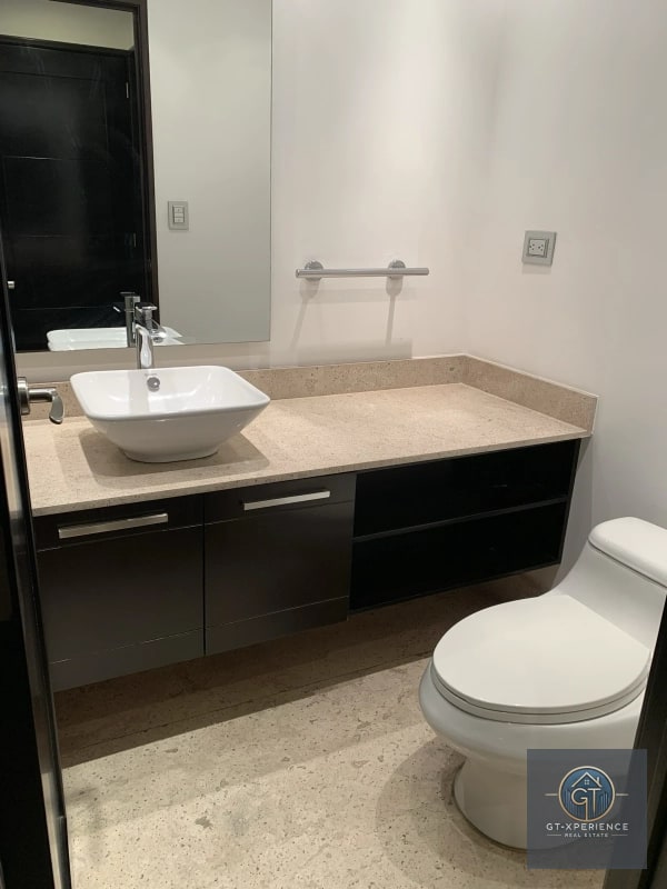 Lindo y amplio apartamento en zona 10 - 9
