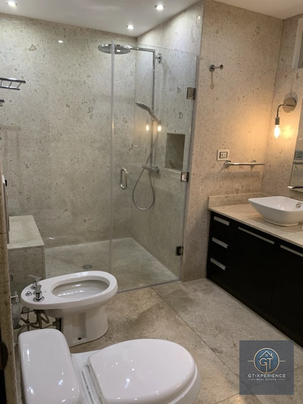 Lindo y amplio apartamento en zona 10 - 4