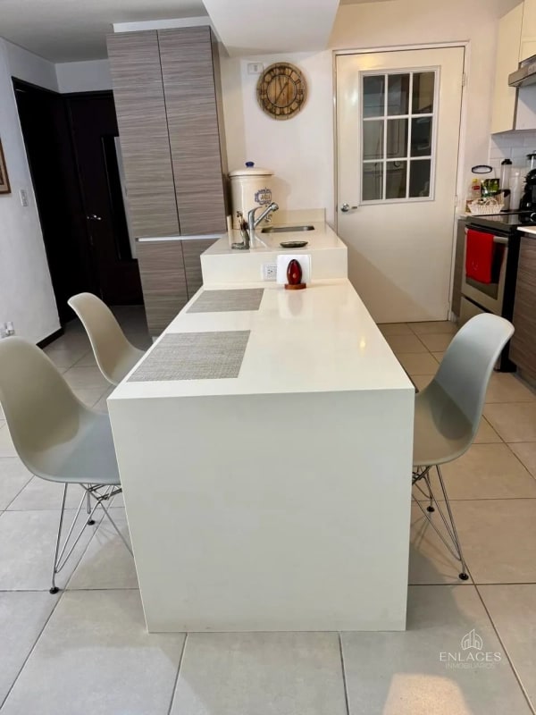 Zona 11 • Apartamento en Renta • Edificio Parque 11 • Semiamueblado - 11