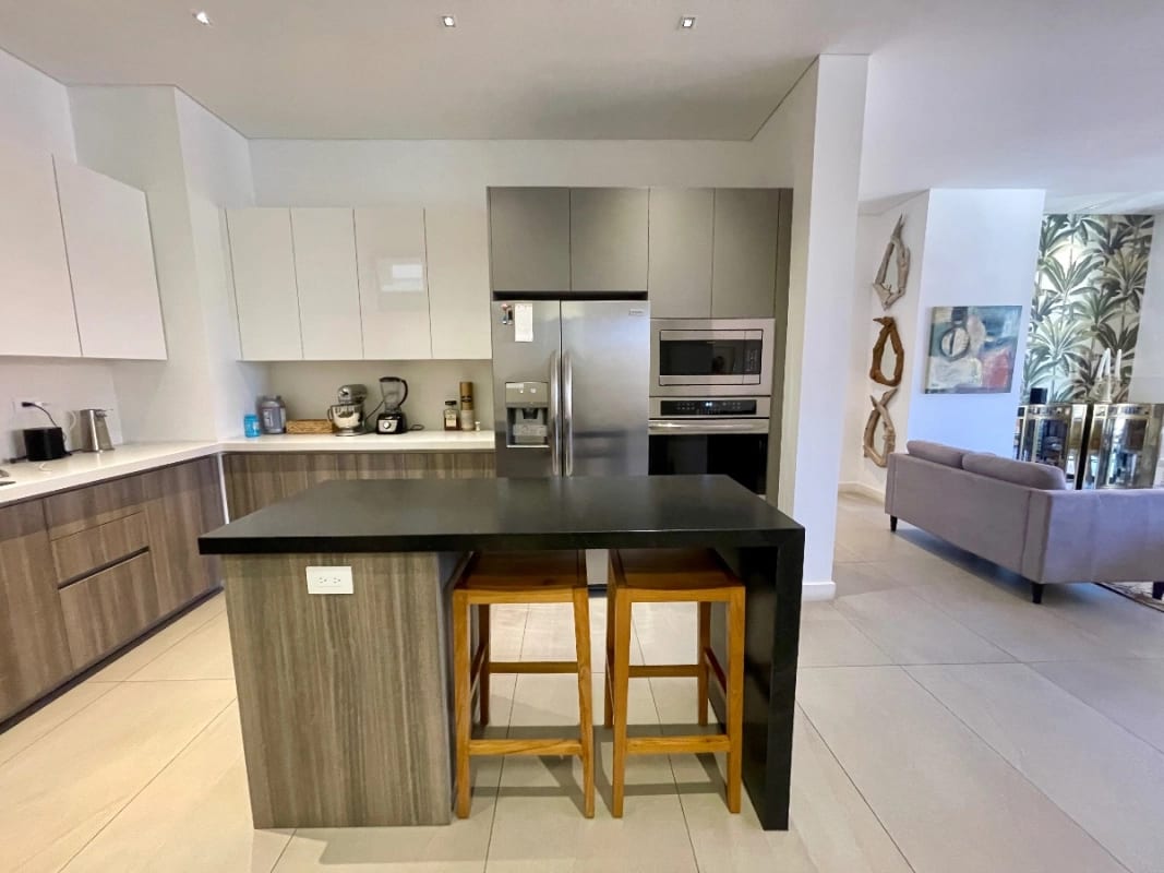 APARTAMENTO VENTA ZONA 10, MARANTA OAKLAND , 2 DORMITORIOS, SALA FAMILIAR, 2 PARQUEOS , BODEGA + DORMITORIO DE SERVICIO $550,000 + IMPUESTOS — Apartamento en Venta en Zona 10, Guatemala, Ciudad — foto 5 de 17