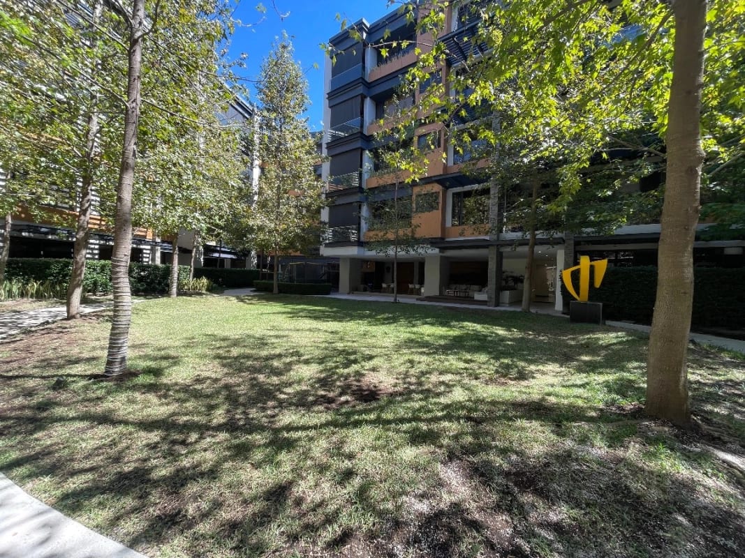 APARTAMENTO VENTA ZONA 10, MARANTA OAKLAND , 2 DORMITORIOS, SALA FAMILIAR, 2 PARQUEOS , BODEGA + DORMITORIO DE SERVICIO $550,000 + IMPUESTOS — Apartamento en Venta en Zona 10, Guatemala, Ciudad — foto 1 de 17