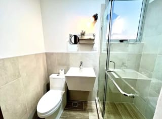 APARTAMENTO AMUEBLADO EN RENTA ZONA 14 - CONDADO CATORCE — Apartamento en Alquiler en Condado La Villa, Zona 14, Guatemala, Ciudad — miniatura 2 de 17