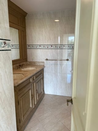 Apartamento en venta, de 2 niveles, Edificio Villa Risho, zona 14 — Apartamento en Venta en Villa Risho, Zona 14, Guatemala, Ciudad — miniatura 2 de 10