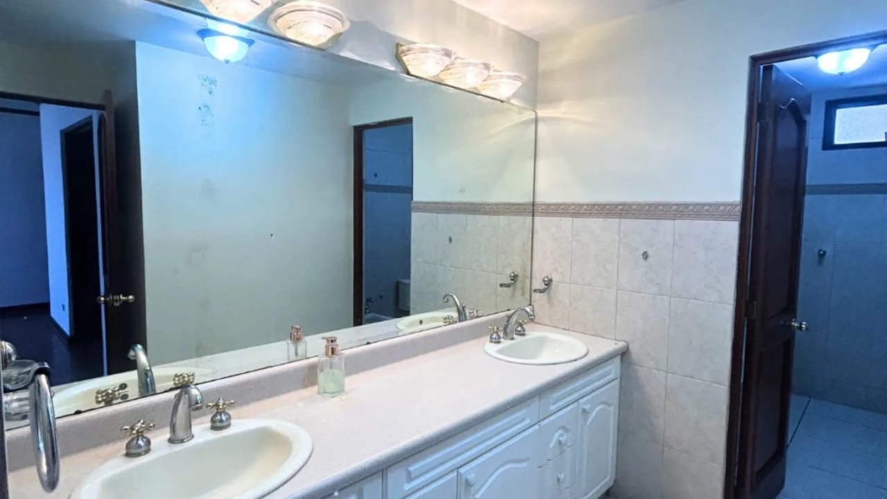 Apartamento en alquiler, Edificio Torre Castelar, zona 10 — Apartamento en Alquiler en Torre Castelar, Zona 10, Guatemala, Ciudad — foto 6 de 7
