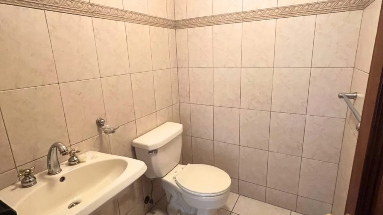 Apartamento en alquiler, Edificio Torre Castelar, zona 10 — Apartamento en Alquiler en Torre Castelar, Zona 10, Guatemala, Ciudad — foto 2 de 7