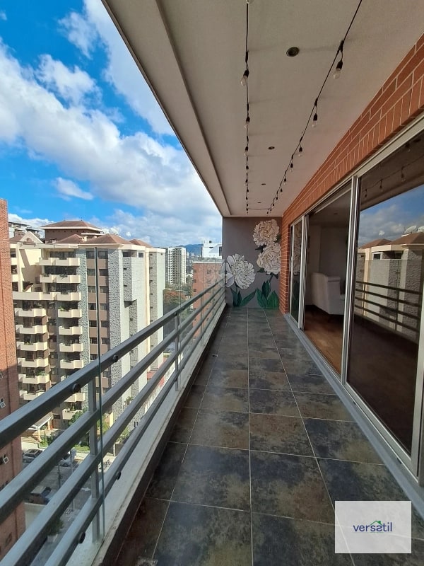 Hermoso Apartamento en Venta zona 10. ATRÁS DE LA ESTACIÓN - 1