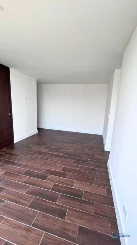 Apartamento en Alquiler – Edificio Roselló Zona 13 - 17