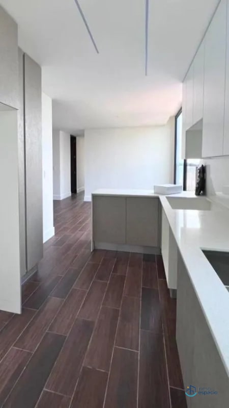 Apartamento en Alquiler – Edificio Roselló Zona 13 - 16