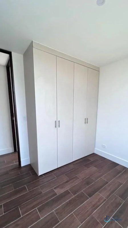 Apartamento en Alquiler – Edificio Roselló Zona 13 - 13