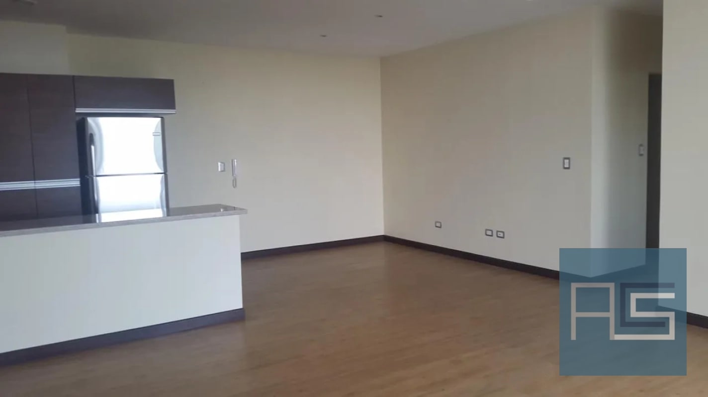 Apto amplio y moderno en venta ZONA 15, VH II - 12