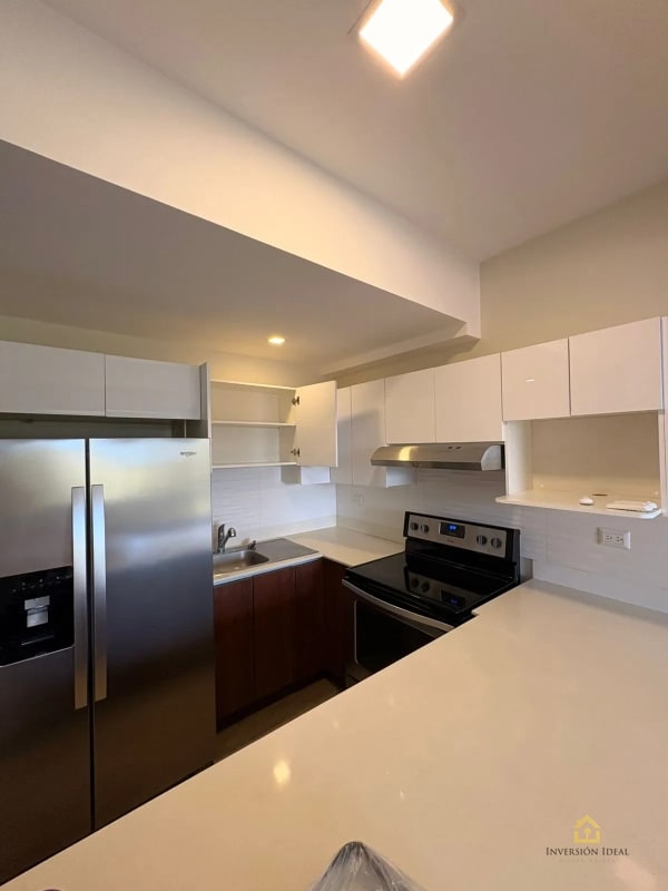 Apartamento en Renta - $1,275 | Edificio Taormina Z.15 | 2 Habitaciones + Bodega + Amenidades Top - 2