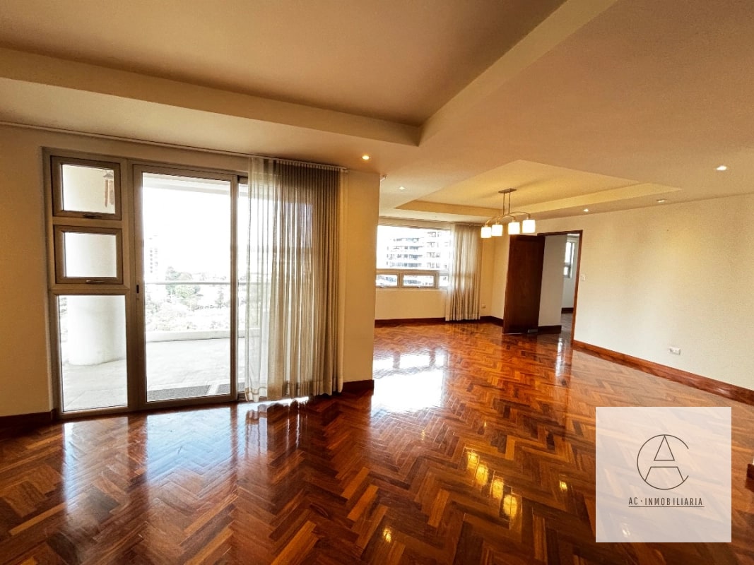 Apartamento amplio en renta , zona 14 - 12