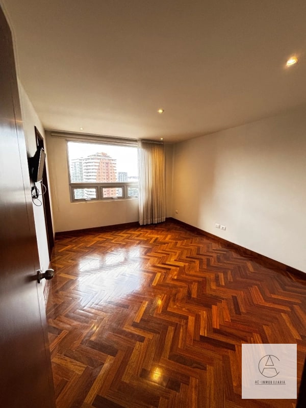 Apartamento amplio en renta , zona 14 - 11
