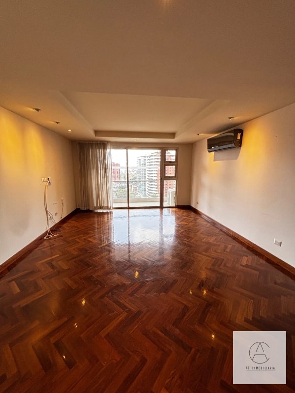 Apartamento amplio en renta , zona 14 - 5