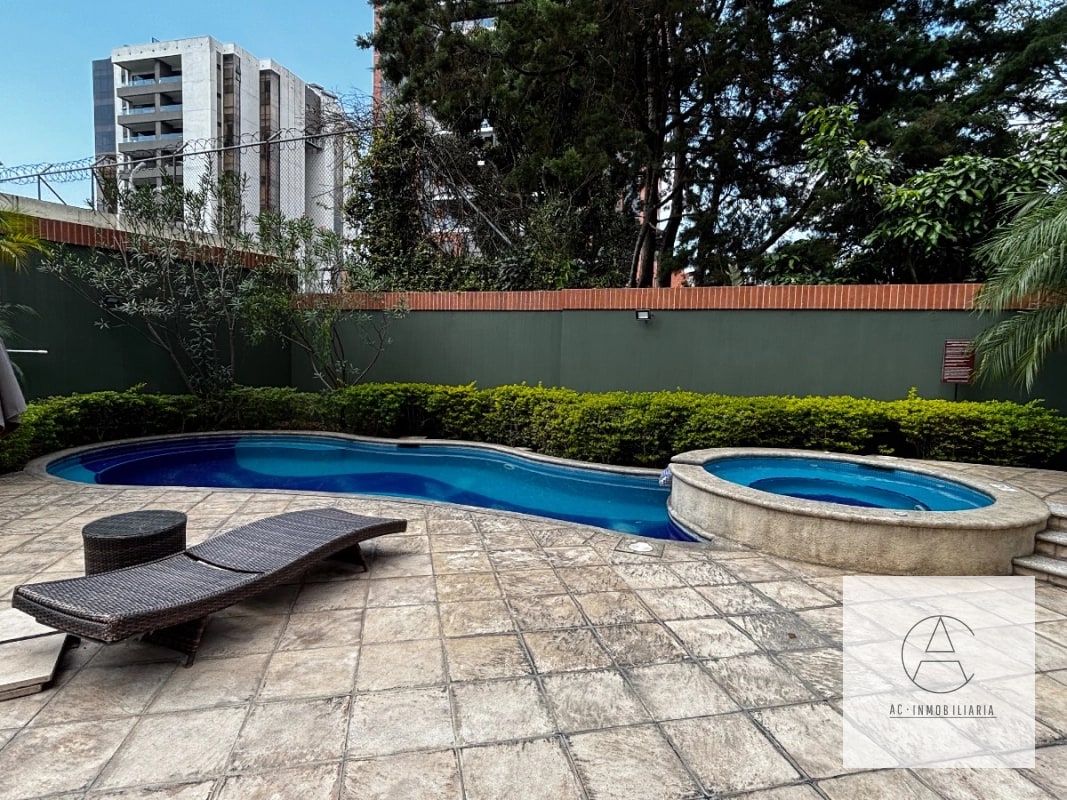 Apartamento amplio en renta , zona 14 - 4