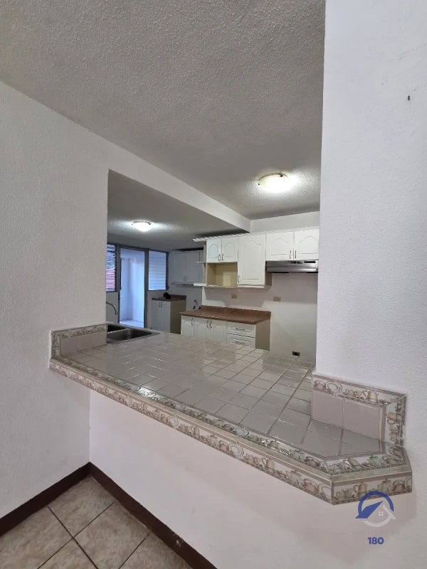 Amplio apartamento en renta en Balcones de Las Charcas, zona 11 - 11