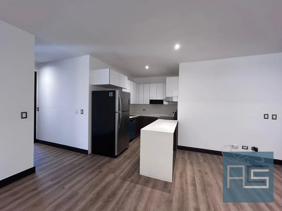 Amplio apartamento en venta de 2 hab en zona 10 - 5
