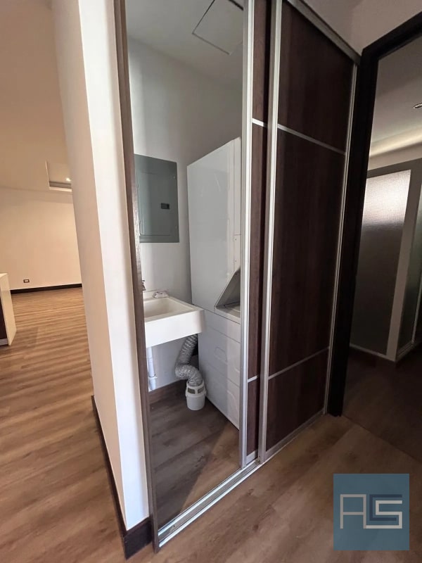 Amplio apartamento en venta de 2 hab en zona 10 - 7