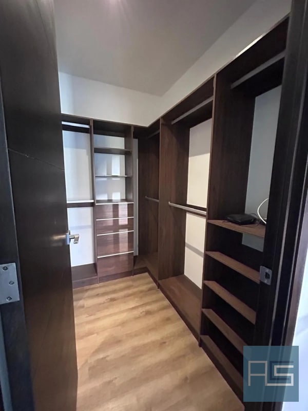 Amplio apartamento en venta de 2 hab en zona 10 - 10