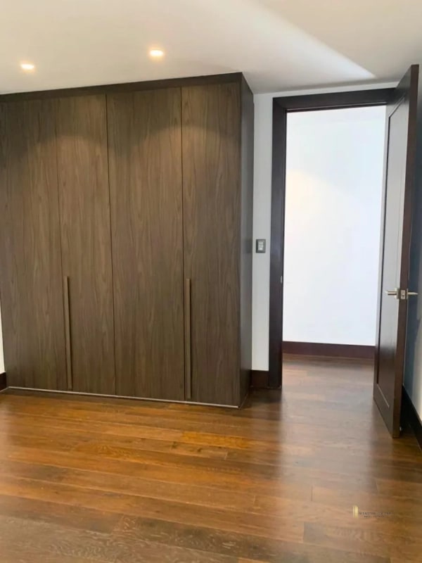 RENTA AMPLIO APARTAMENTO 3 HABITACIONES + SERVICIO– Edificio Bosco, Zona 15 - 8