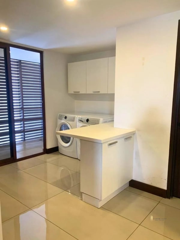 RENTA AMPLIO APARTAMENTO 3 HABITACIONES + SERVICIO– Edificio Bosco, Zona 15 - 2