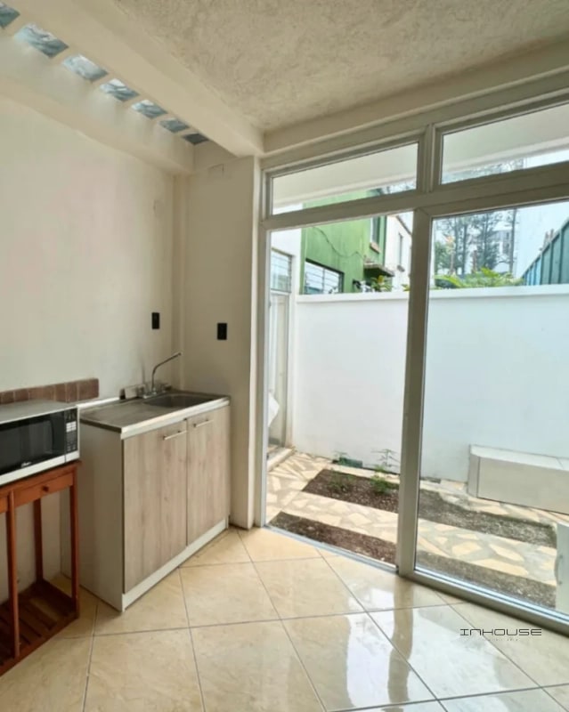 APARTAMENTO EN RENTA EN ZONA 14 DENTRO DE GARITA - 1