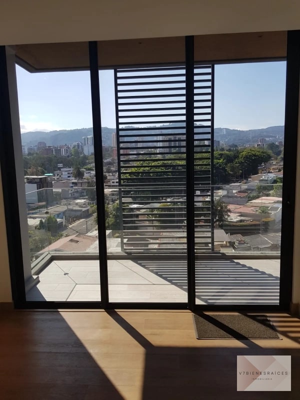 PRECIOSO APARTAMENTO EN ZONA 15 - 8