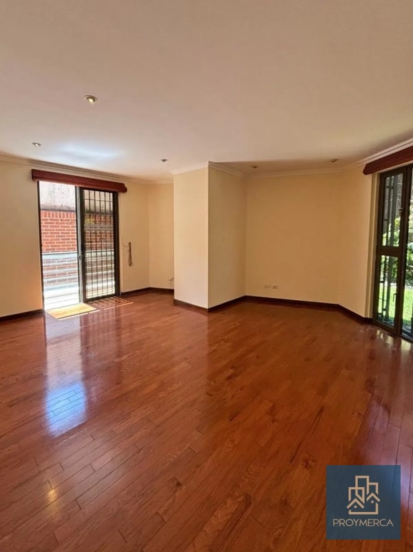 Apartamento con jardín en venta, Edificio Plenum 5ta Avenida Zona 14 - 1