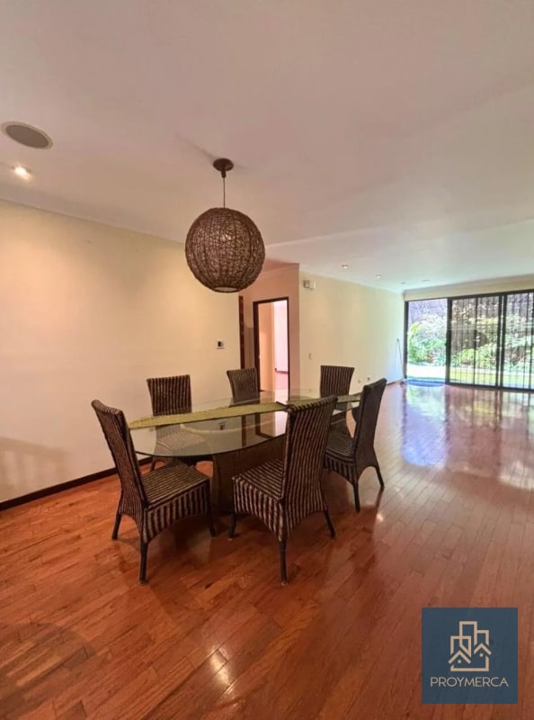 Apartamento con jardín en venta, Edificio Plenum 5ta Avenida Zona 14 - 13