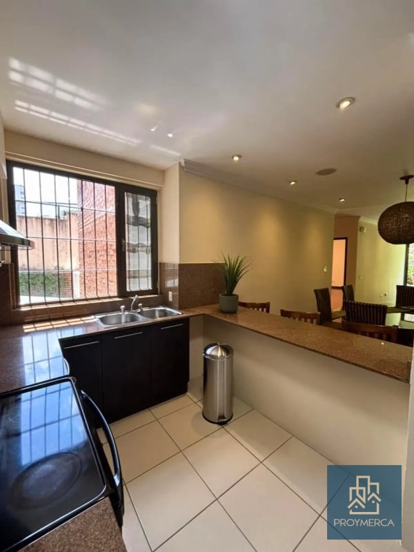 Apartamento con jardín en venta, Edificio Plenum 5ta Avenida Zona 14 - 11