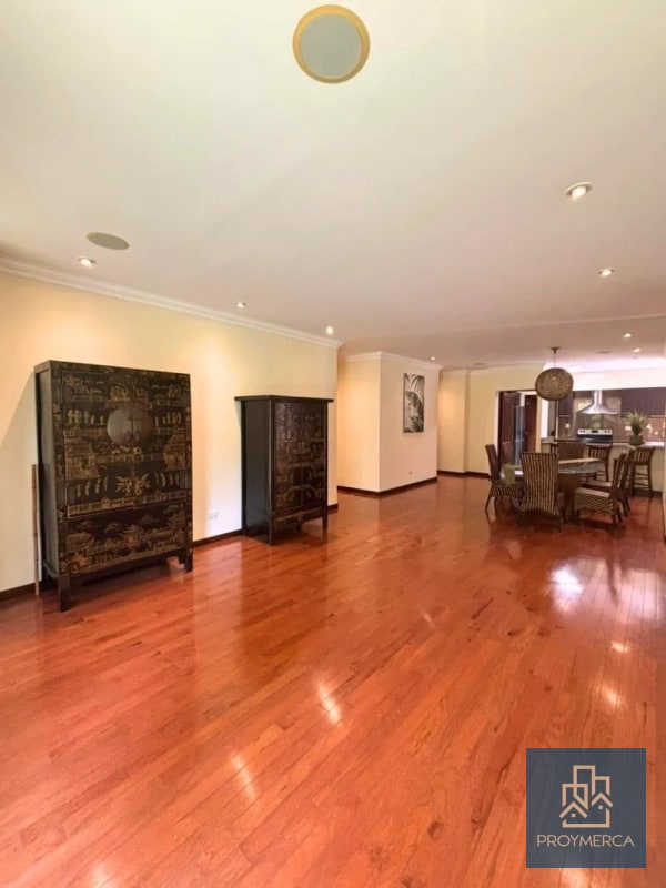 Apartamento con jardín en venta, Edificio Plenum 5ta Avenida Zona 14 - 5