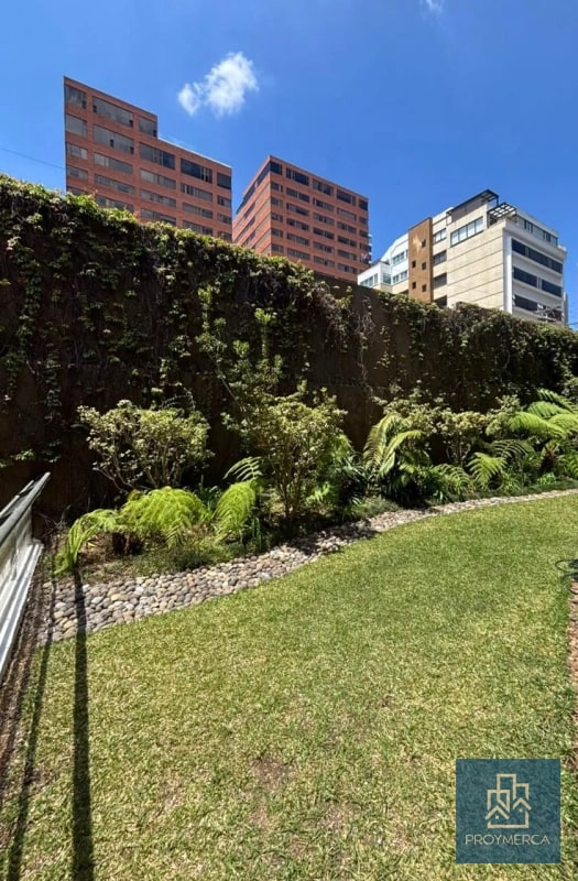 Apartamento con jardín en venta, Edificio Plenum 5ta Avenida Zona 14 - 3