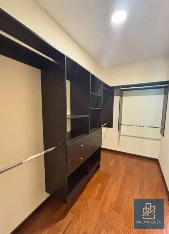 Apartamento con jardín en venta, Edificio Plenum 5ta Avenida Zona 14 - 2