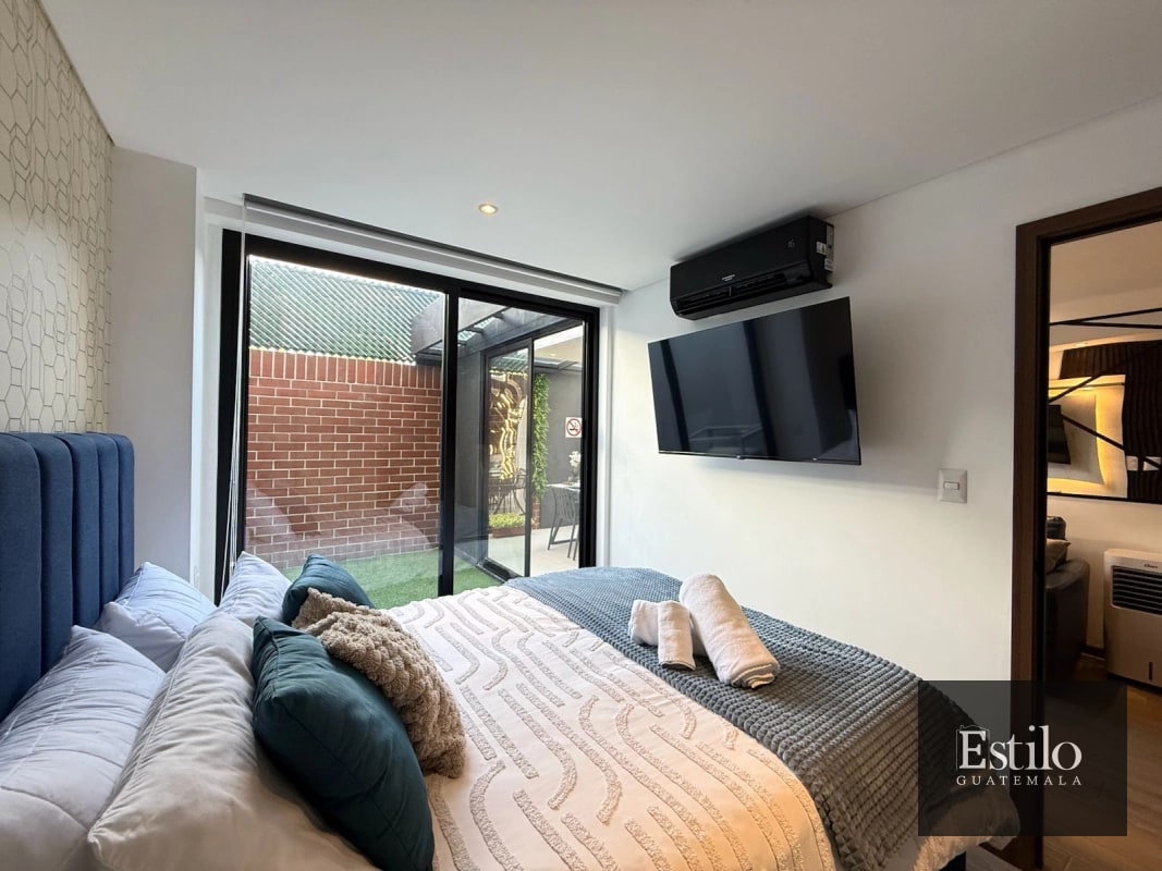 HERMOSOS APARTAMENTO CON JARDIN PRIVADO. ZONA 13 - 5