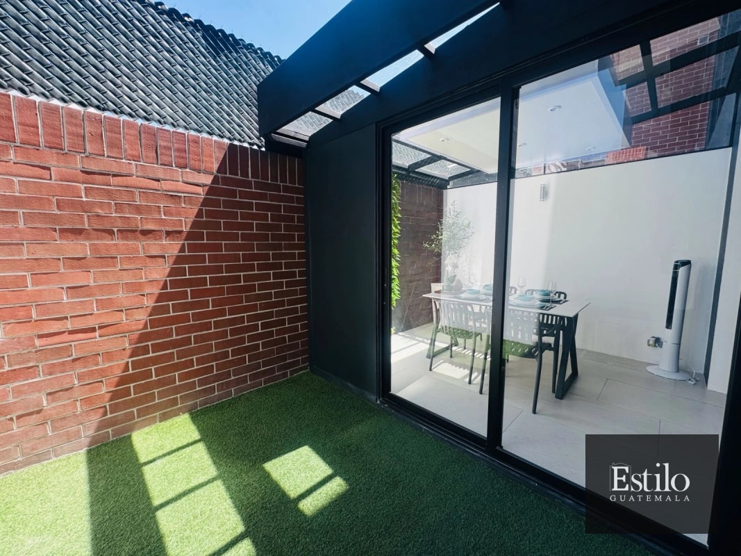 HERMOSOS APARTAMENTO CON JARDIN PRIVADO. ZONA 13 - 2